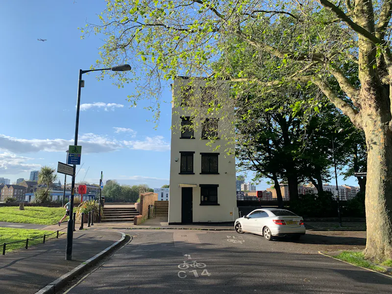 Leaning Tower of Rotherhithe, B2022 (photo 1)