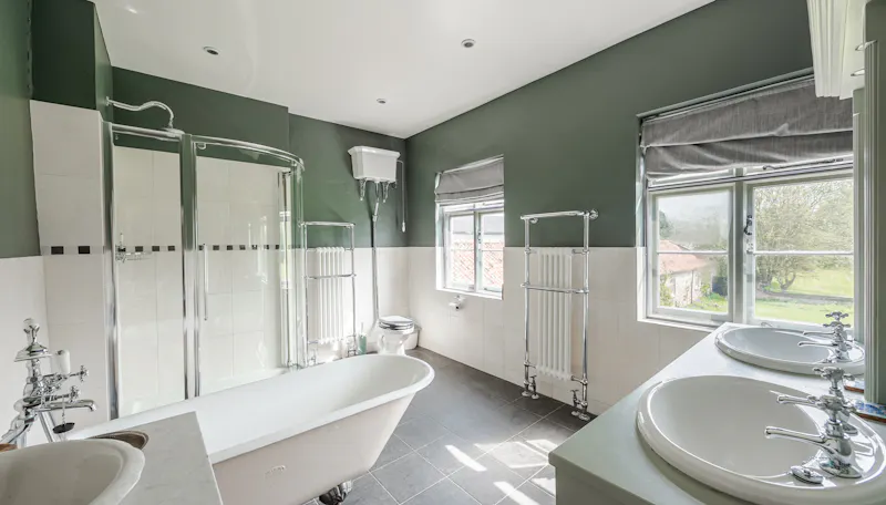 Bathroom at Kings Lynn Medieval manor, M358 (photo 44)