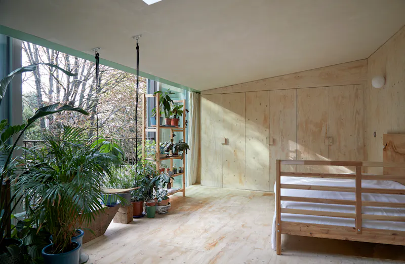 Bedroom at Hampstead Heath RIBA house, K487 (photo 28)