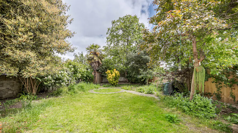 Garden at Bright Modern Wanstead Home, D2756 (photo 29)