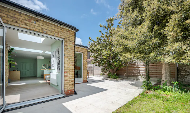 Bright Modern Wanstead Home, D2756 (photo 28)