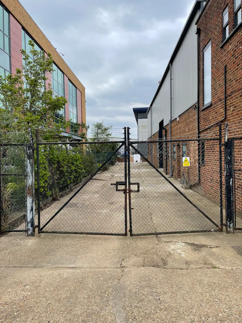 Vacant warehouse Borehamwood, N493 (photo 14)