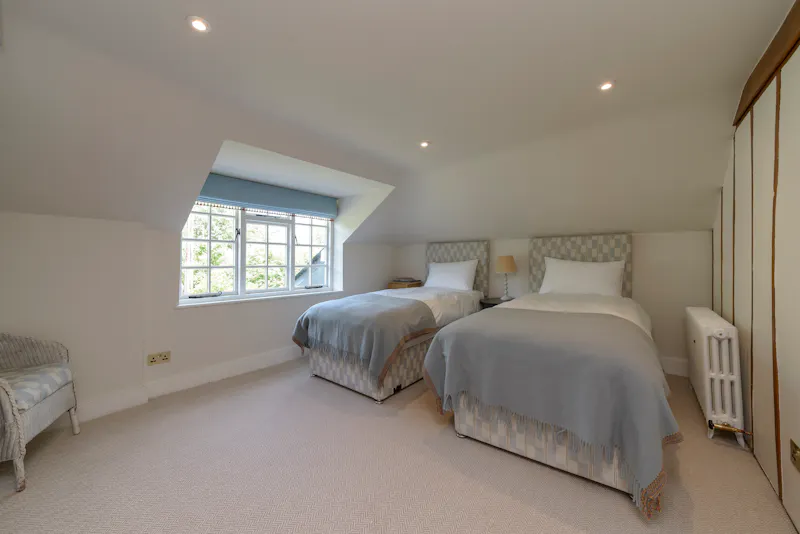Bedroom at Charming farmhouse Alresford, L755 (photo 16)