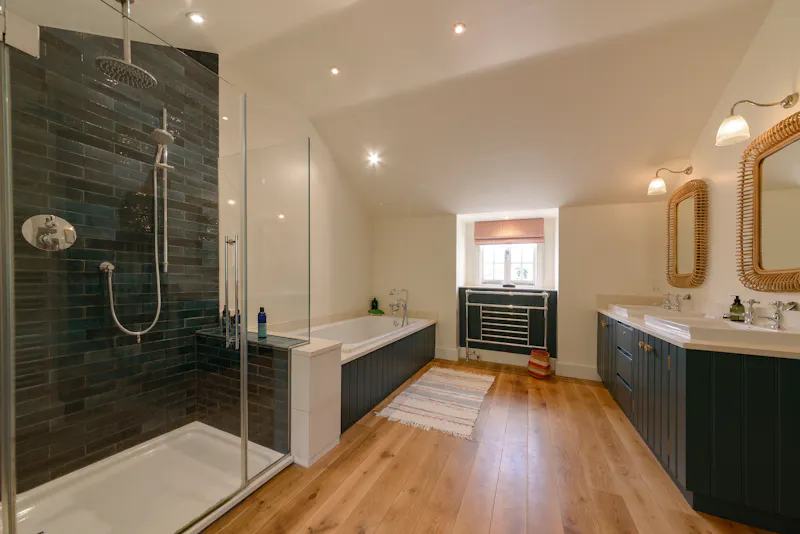 Bathroom at Charming farmhouse Alresford, L755 (photo 12)