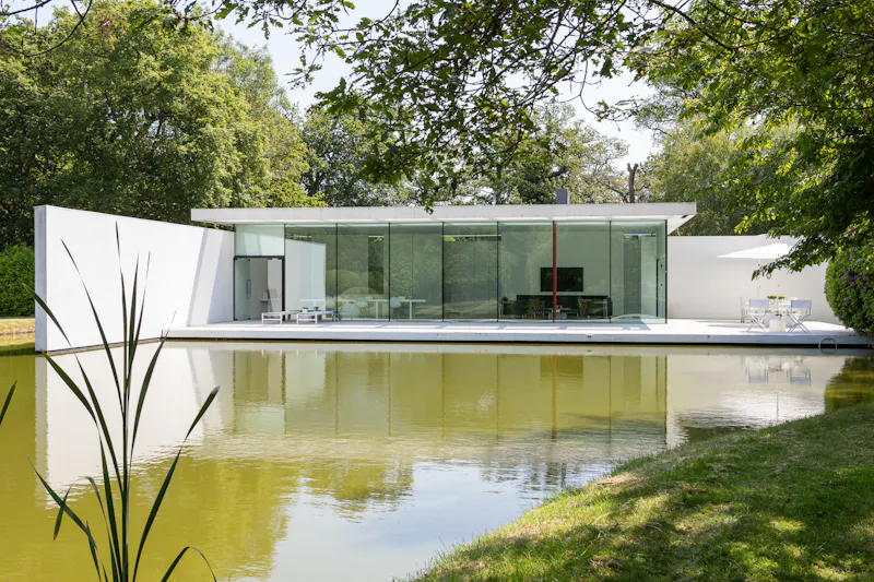 Lake at Iconic Skywood House, D1140 (photo 1)