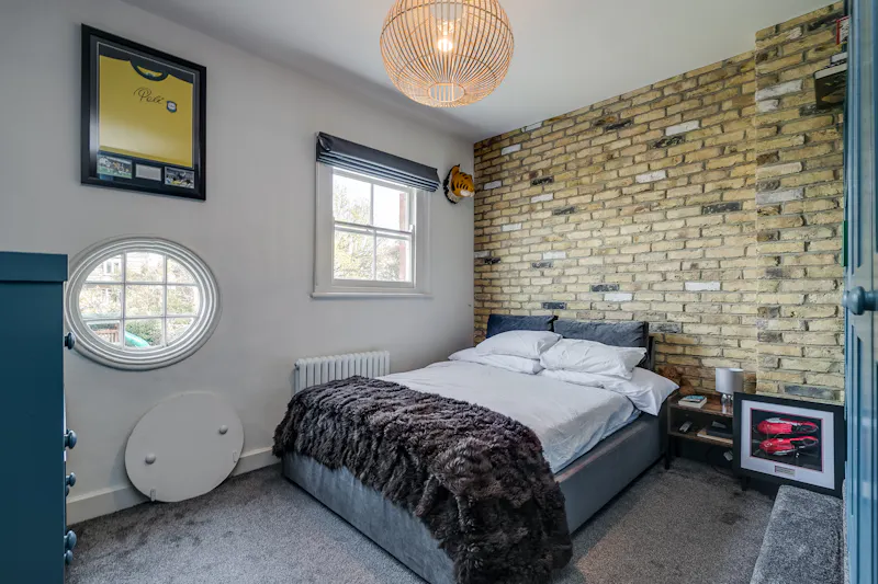 Exposed brick at Wandsworth pool house, B2024 (photo 26)