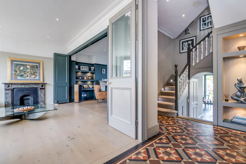 Entrance hall at Wandsworth pool house, B2024 (photo 3)