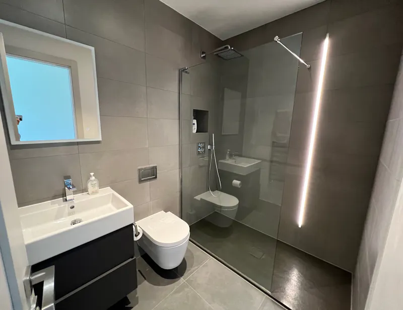 Shower at Modern Hampton River Home, K489 (photo 16)