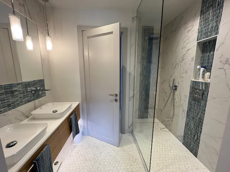 Shower at Modern Hampton River Home, K489 (photo 17)