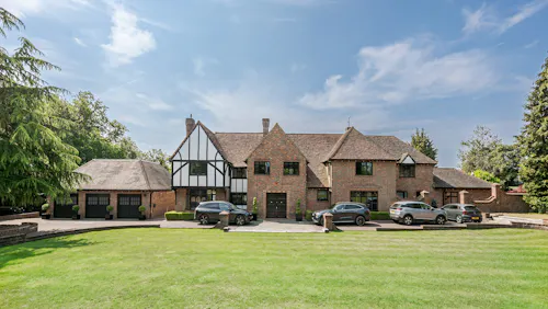 Contemporary Croydon Manor  , D2728