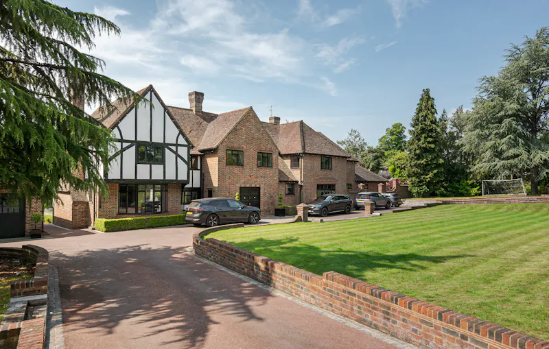 Contemporary Croydon Manor  , D2728 (photo 54)