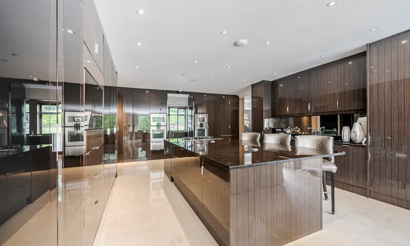 Kitchen island at Contemporary Croydon Manor  , D2728 (photo 5)