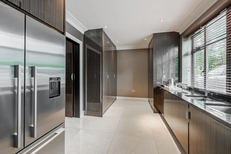 Contemporary Croydon Manor  , D2728 (photo 8)