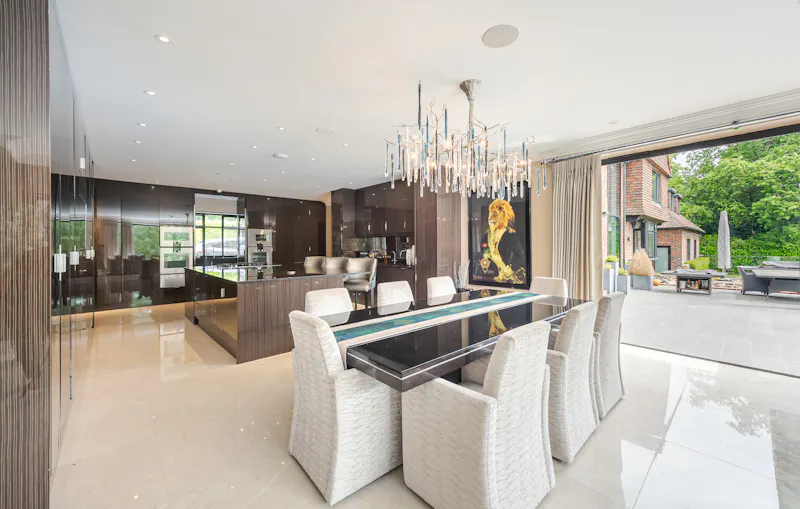 Contemporary Croydon Manor  , D2728 (photo 9)