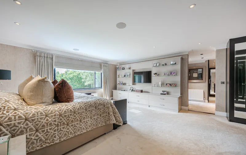 Contemporary Croydon Manor  , D2728 (photo 25)