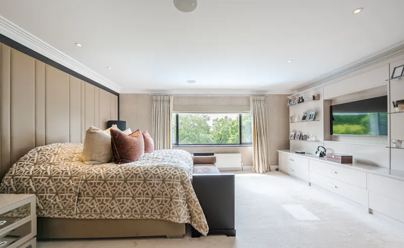Contemporary Croydon Manor  , D2728 (photo 26)
