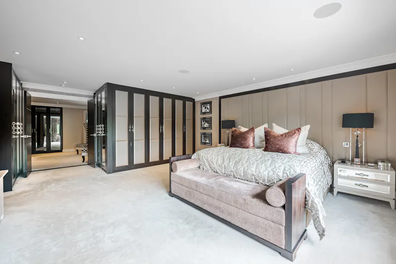 Contemporary Croydon Manor  , D2728 (photo 24)