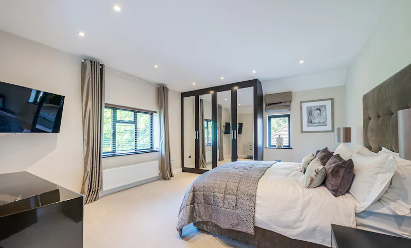 Bedroom at Contemporary Croydon Manor  , D2728 (photo 29)