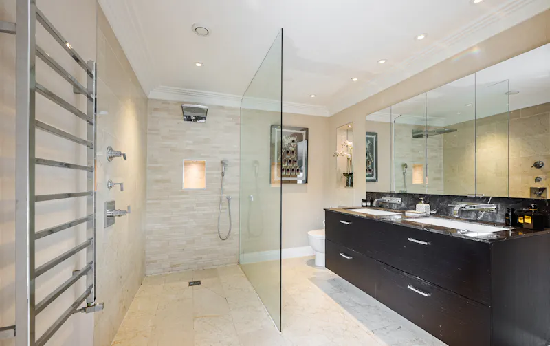 Wetroom at Contemporary Croydon Manor  , D2728 (photo 32)