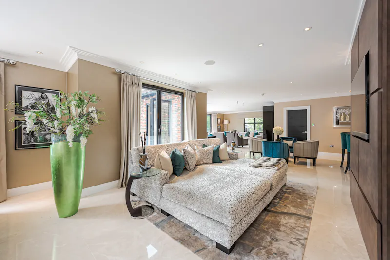 Contemporary Croydon Manor  , D2728 (photo 16)