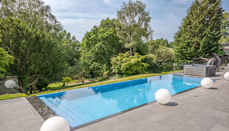 Swimming pool - outdoor at Contemporary Croydon Manor  , D2728 (photo 43)