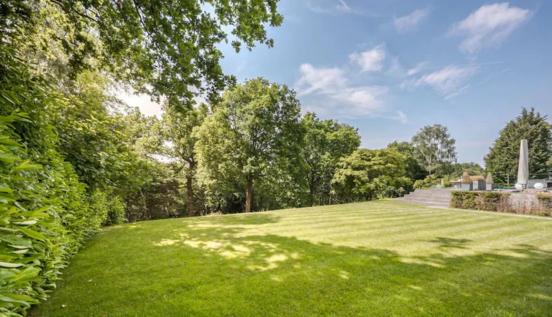Garden at Contemporary Croydon Manor  , D2728 (photo 50)