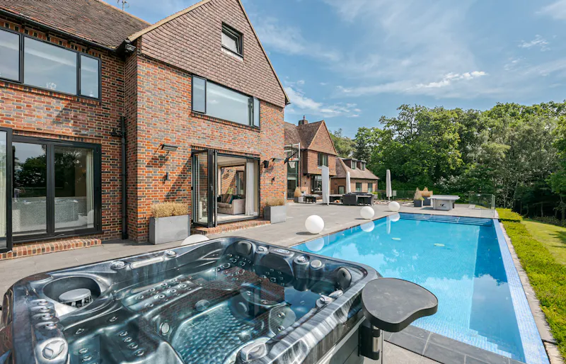 Jacuzzi at Contemporary Croydon Manor  , D2728 (photo 45)