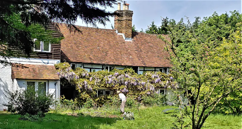 Garden at Jacobean house Cowley Peachey, H1023 (photo 17)