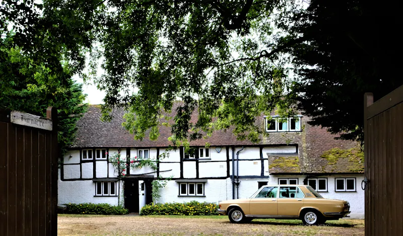 Driveway at Jacobean house Cowley Peachey, H1023 (photo 20)