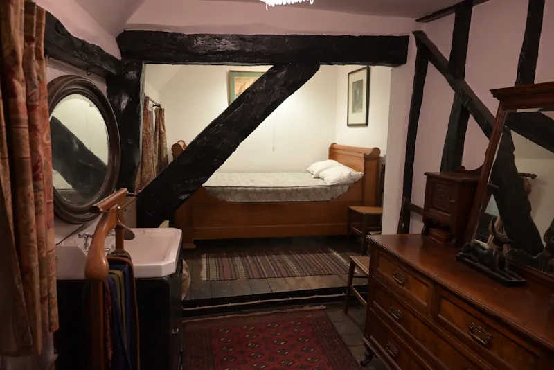Bedroom at Jacobean house Cowley Peachey, H1023 (photo 15)