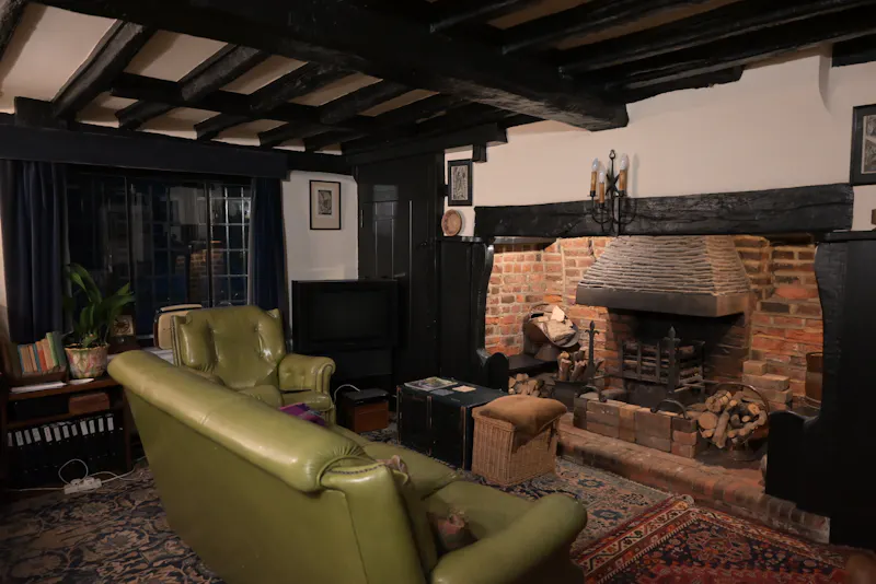 Fireplace at Jacobean house Cowley Peachey, H1023 (photo 3)