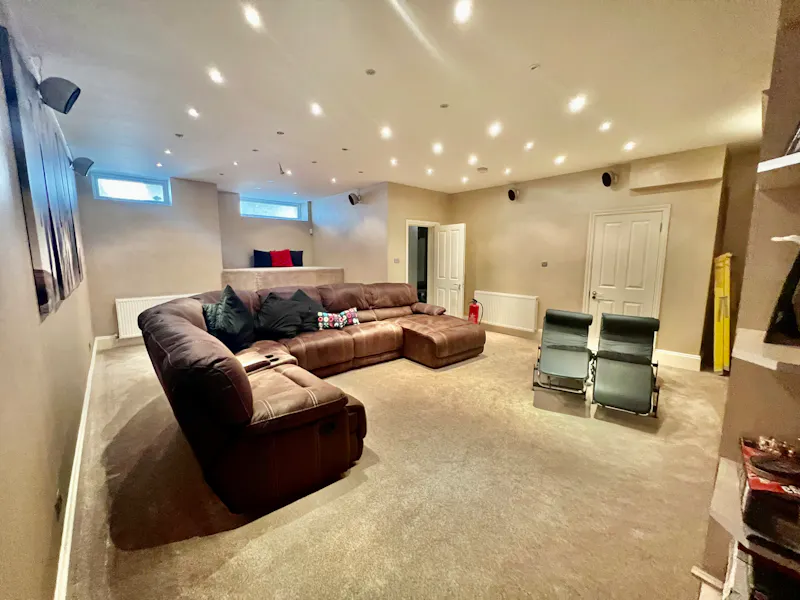 Chigwell white stucco home, D2727 (photo 26)