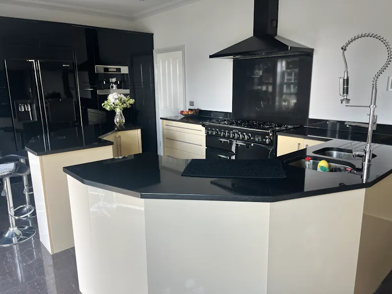 Chigwell white stucco home, D2727 (photo 12)
