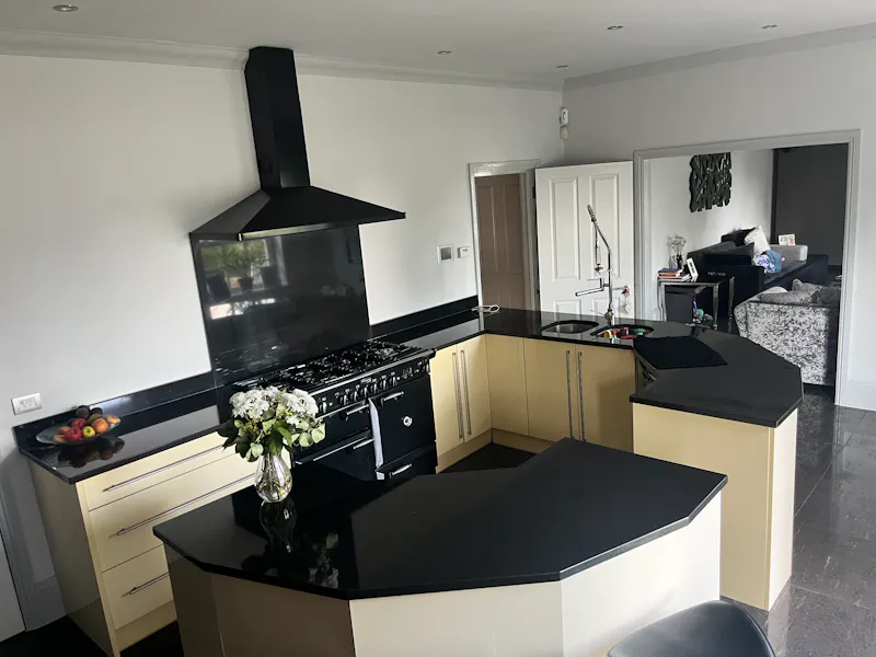 Chigwell white stucco home, D2727 (photo 13)