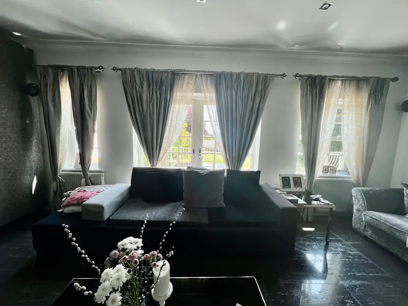 Chigwell white stucco home, D2727 (photo 15)