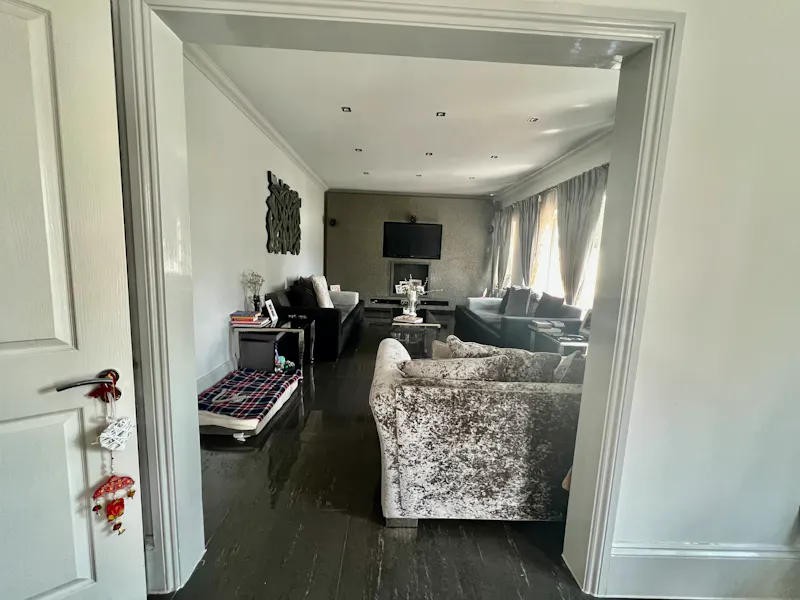 Chigwell white stucco home, D2727 (photo 17)