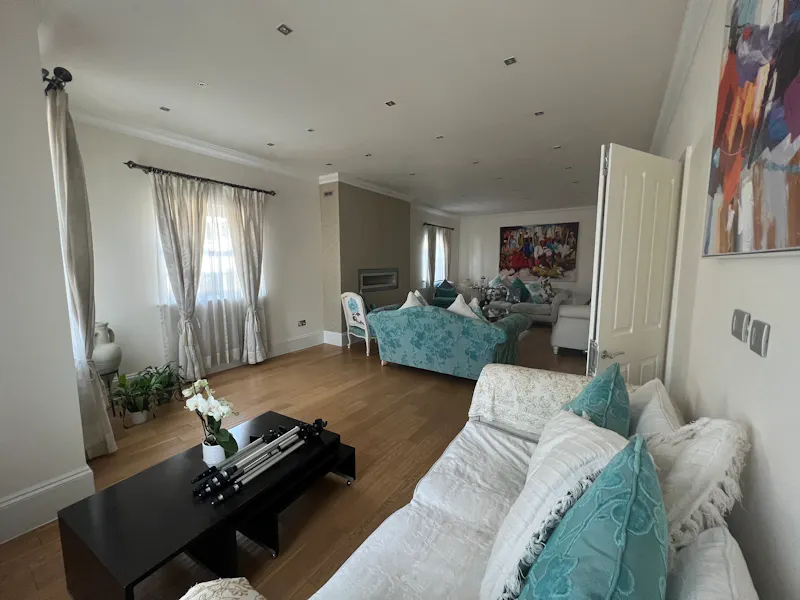 Chigwell white stucco home, D2727 (photo 6)