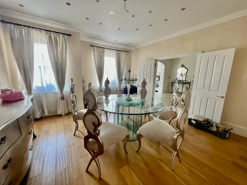 Chigwell white stucco home, D2727 (photo 9)