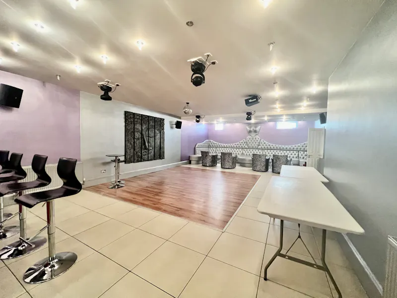 Chigwell white stucco home, D2727 (photo 19)
