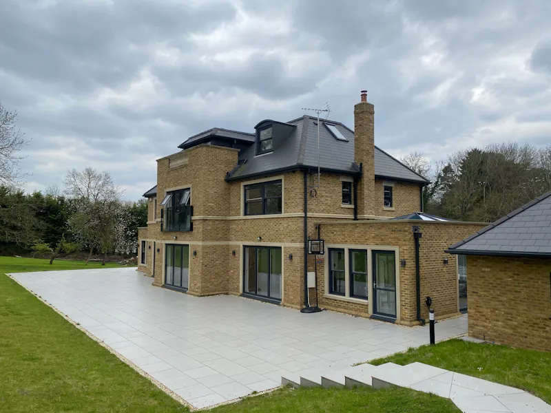 Terrace/Patio at Modern luxe house in Slough, D2735 (photo 21)