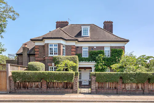 Large Period Putney House, E518