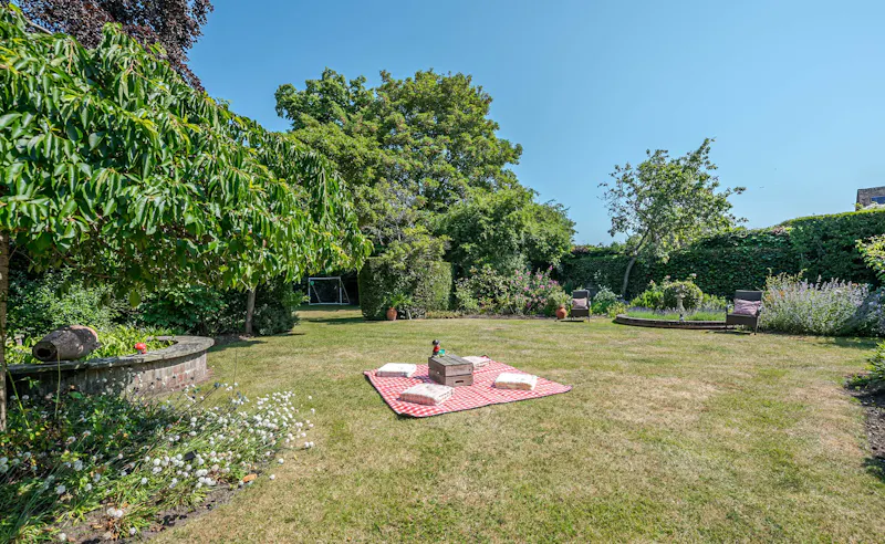 Garden at Large Period Putney House, E518 (photo 40)