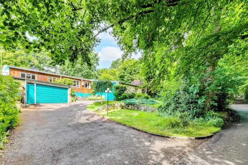 Driveway at 1960's Welwyn Bungalow, D2729 (photo 1)