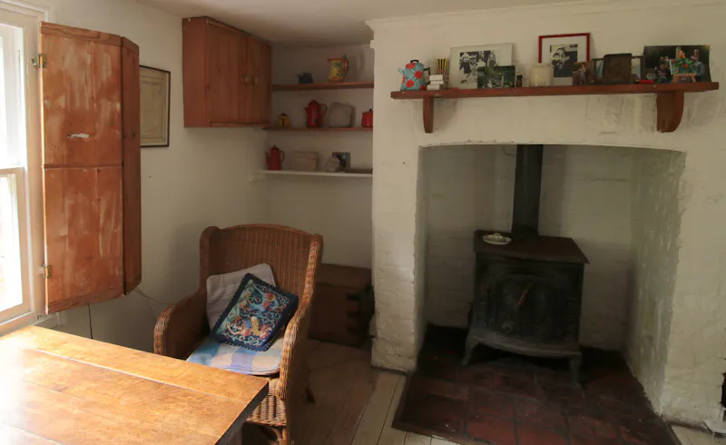 Pretty High Wycombe cottage, C585 (photo 9)