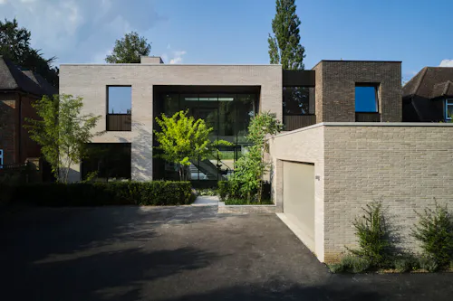 Sleek Rickmansworth pool house, K491