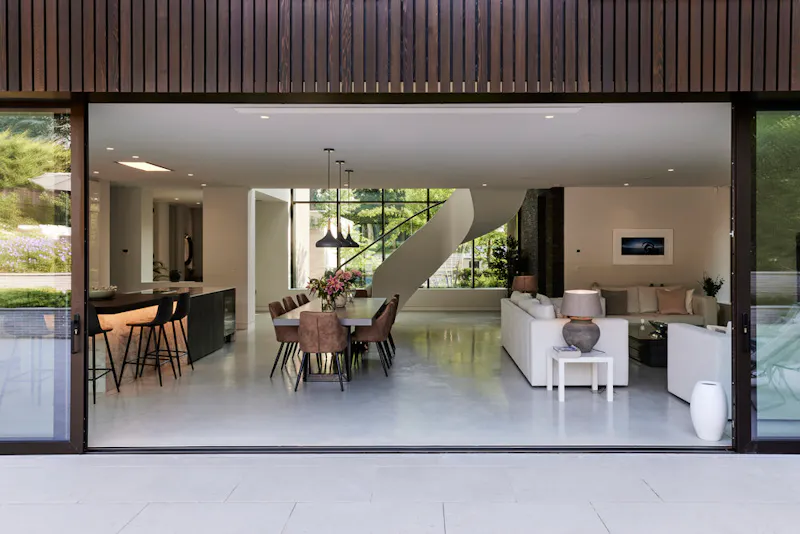 Open plan at Sleek Rickmansworth pool house, K491 (photo 2)