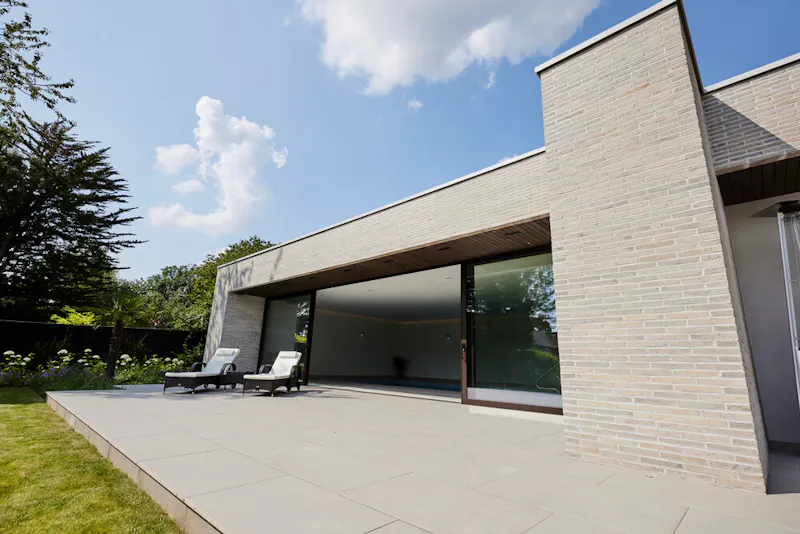 Sleek Rickmansworth pool house, K491 (photo 11)