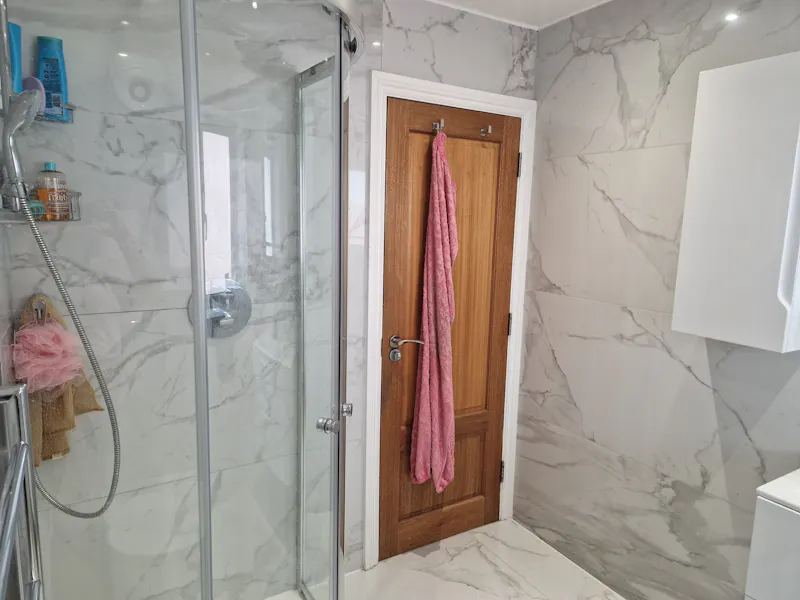 Shower at 60s Stanmore suburban home, D2730 (photo 24)