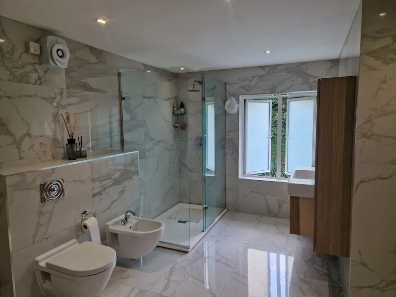 Bathroom at 60s Stanmore suburban home, D2730 (photo 17)