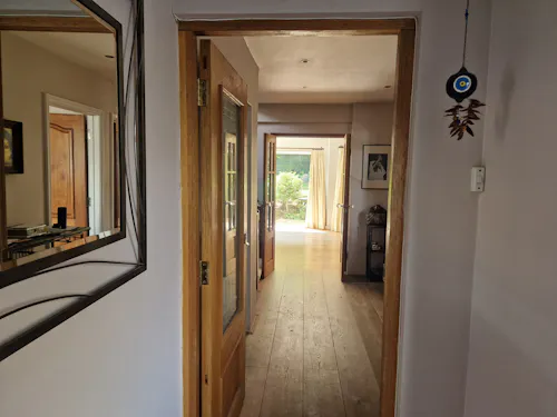 60s Stanmore suburban home, D2730